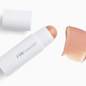 TYS BEAUTY
Dew Stick Highlighter Stick: Honeydew